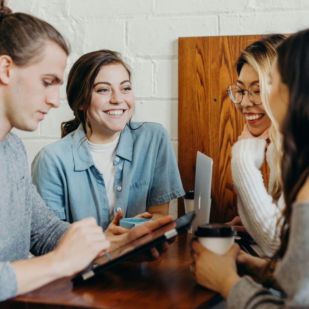 Warum die Rückkehr ins Büro wichtig ist – Gestalten Sie den optimalen Arbeitsplatz für Ihr Team